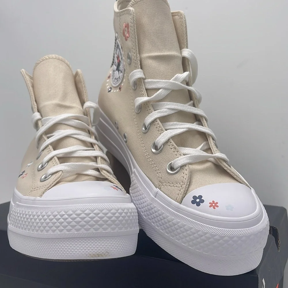 Converse Women's Cream High-Top Platform Sneakers A14265C CTAS LIFT HI LIGHT DUN